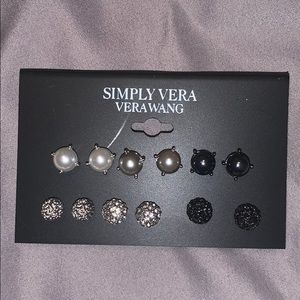 Vera Wang Earring Set